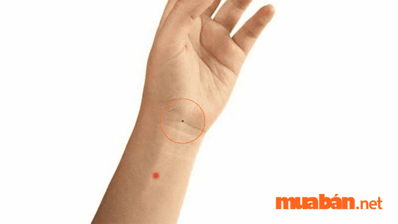 Nốt ruồi ở lòng bàn tay gần cổ tay