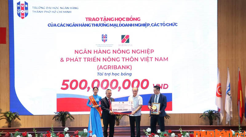 Học bổng ngoài HUB hỗ trợ học phí đại học ngân hàng 2023
