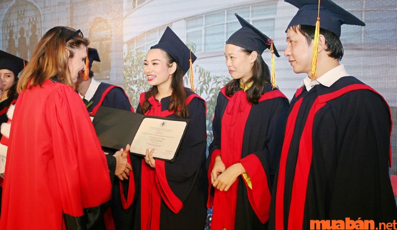 Giành học bổng cũng là một cách để .giảm áp lực về học phí đại học Thăng Long