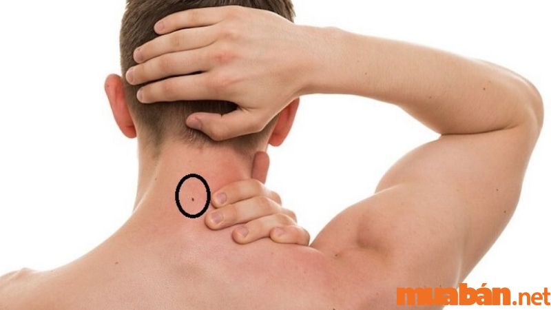 Nốt ruồi ở sau cổ chính giữa gáy nam giới có ý nghĩa gì?