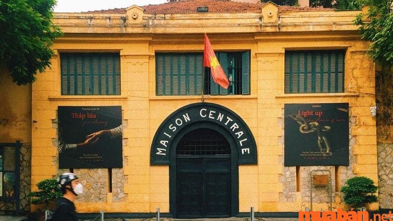 Nhà tù Hỏa Lò là điểm du lịch 30/4 1/5 gần Hà Nội dành cho những người yêu thích lịch sử
