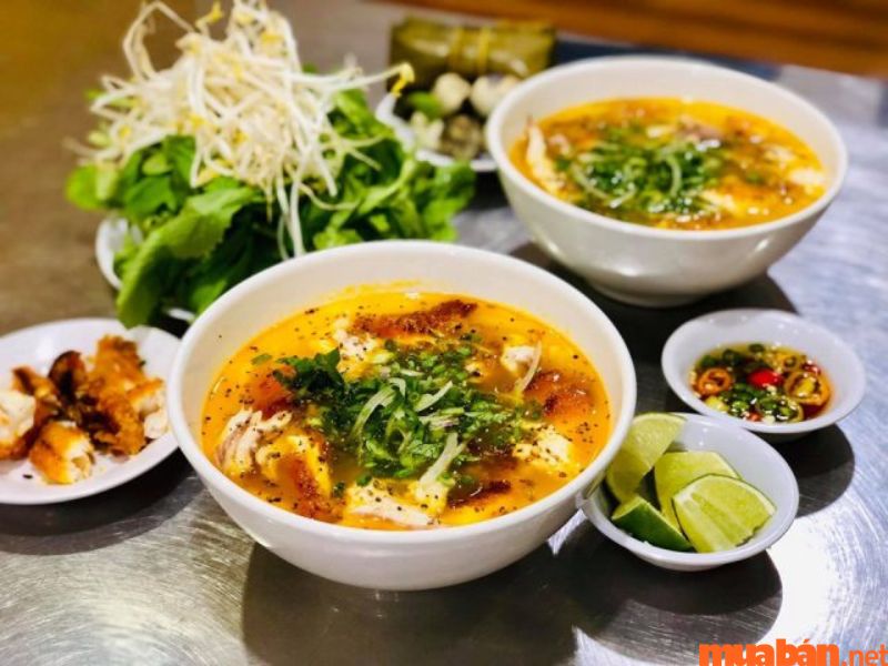 Bánh canh – món ăn đêm Đà Lạt nổi tiếng