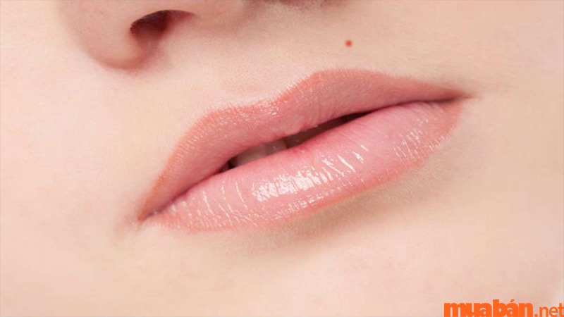 Phụ nữ có nốt ruồi trên môi là người khéo léo trong giao tiếp