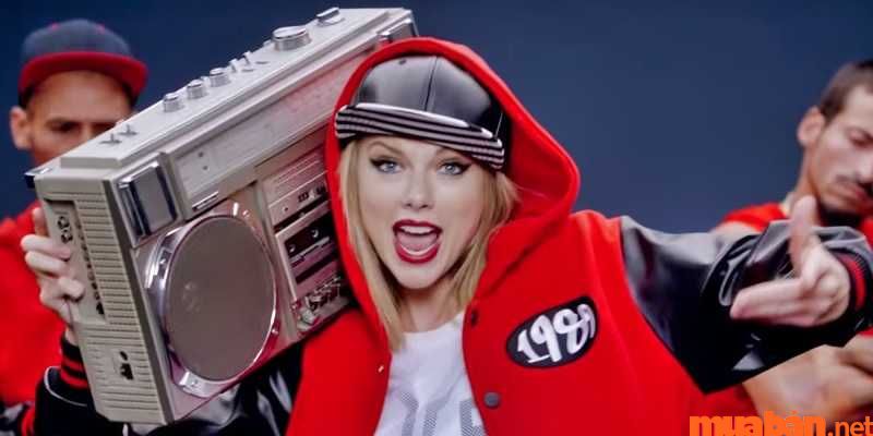 Tạo hình của Taylor Swift trong MV Shake it Off 