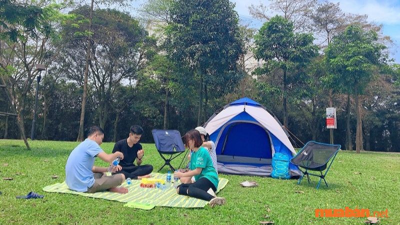 Bạn nên lựa chọn những khu vực cắm trại gần Hà Nội có nhà dân trong hạm vi gần. Việc đi cắm trại sẽ không may gặp phải thời tiết xấu hay tình huống nguy hiểm, bạn có thể chạy đến tìm kiếm sự hỗ trợ của nhà dân dễ dàng.