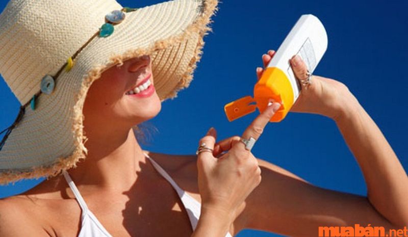 Kem chống nắng cũng là một trợ thủ đắc lực để bảo vệ làn da khi tham gia các hoạt động ngoài trời