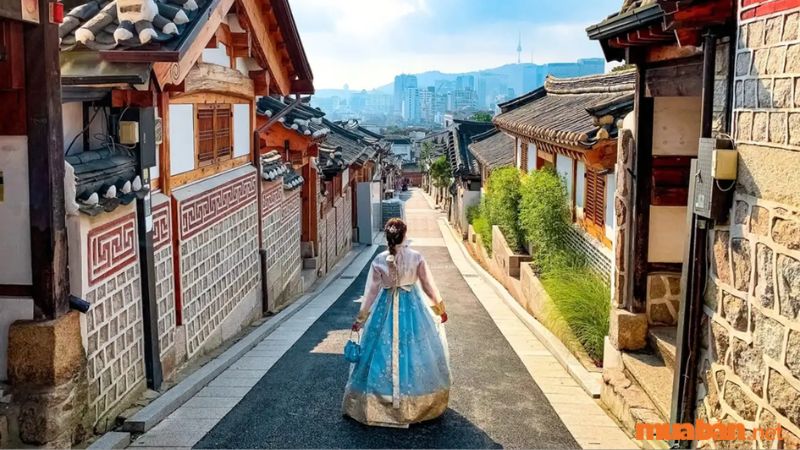 Nhắc đến Hàn Quốc, chắc chắn sẽ không thể bỏ qua nét đặc trưng của trang phục hanbok truyền thống.