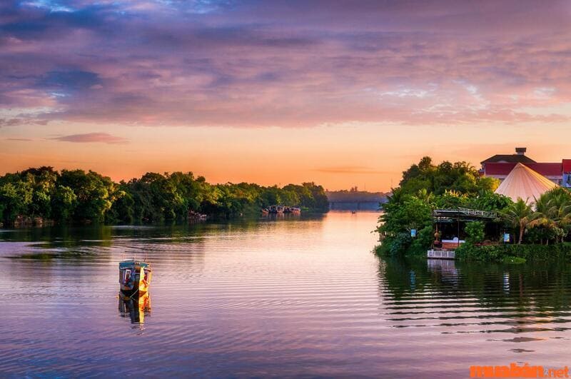 Kinh nghiệm du lịch Huế:  Du thuyền sông Hương