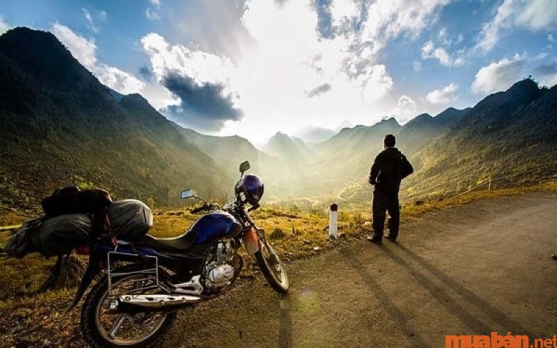 Kinh nghiệm du lịch Yên Bái khi đến nơi hãy thuê xe máy di chuyẻn.