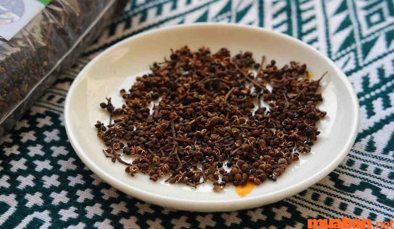 Hạt mắc khén là một món gia vị không thể thiếu trong các món ăn ở Pù Luông
