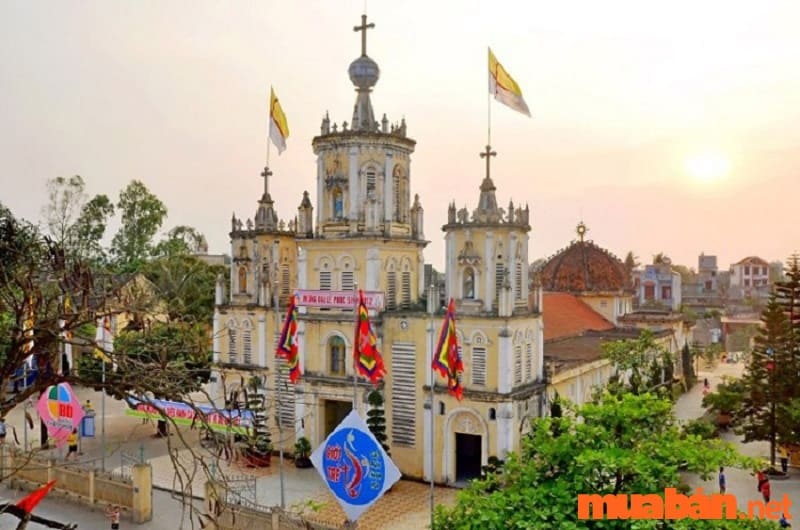 Kinh nghiệm du lịch Sầm Sơn - tham quan nhà thờ Sầm Sơn