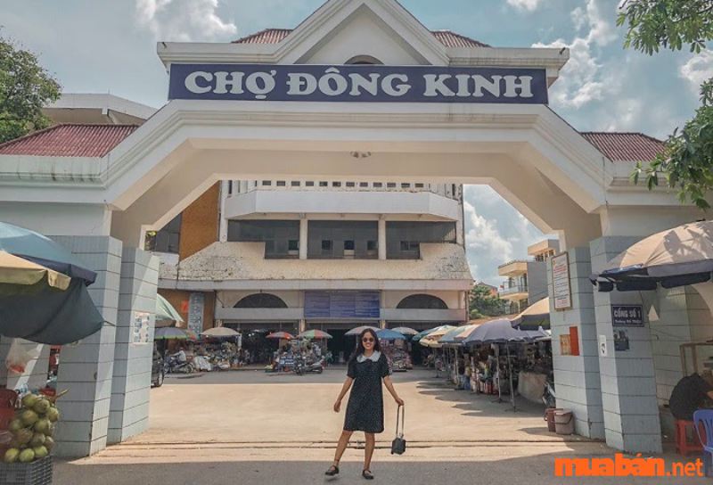 Kinh nghiệm du lịch Lạng Sơn đừng bỏ lỡ mua sắm tại Chợ Đông Kinh