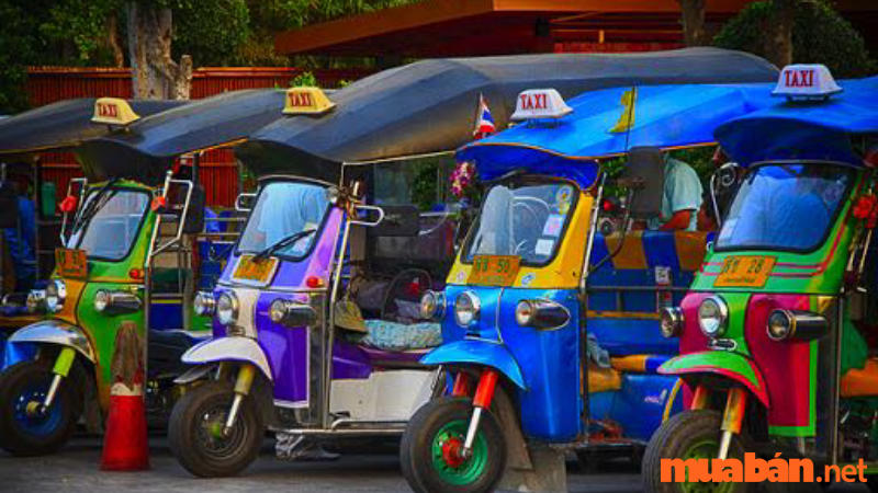 Di chuyển tại Lào bằng xe TukTuk
