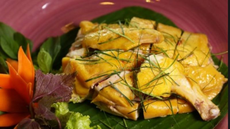 Cà sáy là món ăn đặc sản du lịch Quảng Ninh không thể bỏ qua. Cà sáy là giống lai giữa ngan với vịt. Nhờ vậy mà cà sáy thừa hưởng những ưu điểm của cả hai loài này.