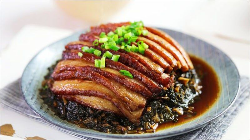 Khâu nhục Tiên Yên là một món ăn đặc sản của tỉnh Quảng Ninh với hương vị đậm đà, thịt được chế biến mềm ngọt, tan trong miệng.