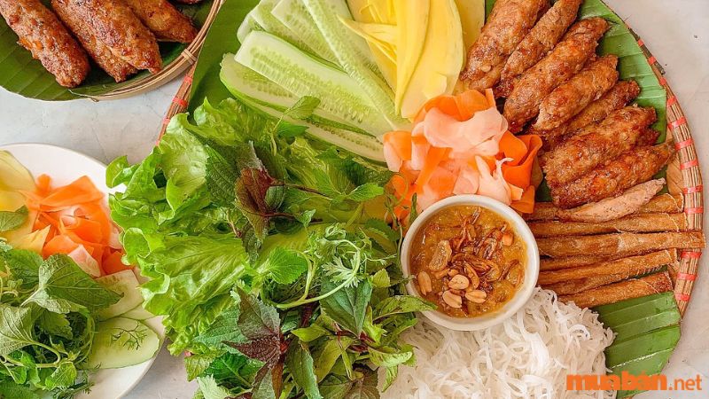 Nem nướng một trong các món nhất định phải thử theo kinh nghiệm du lịch Nha Trang