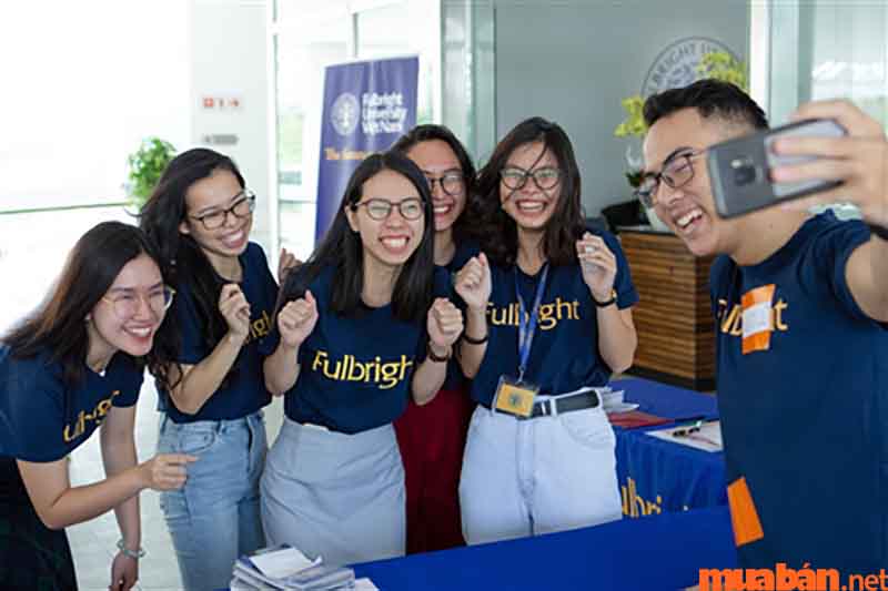 Sinh viên học tại Fulbright có thể làm việc tại các trung tâm hỗ trợ của trường.