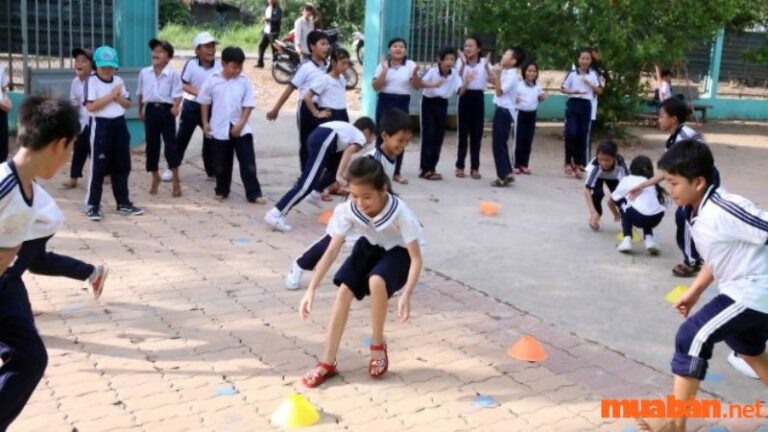 Tổng hợp 20 trò chơi tập thể cho học sinh tiểu học vui nhộn nhất
