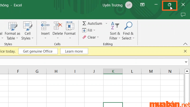 Bạn cần tạo khoảng trống cho cửa sổ thứ 2 bằng cách thu nhỏ màn hình file Excel đầu tiên