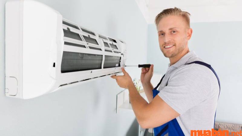 Thuê dịch vụ vệ sinh, sửa chữa và bảo trì máy lạnh tại nhà