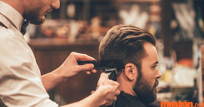 Dù chọn được ngày lành tháng chạp để cắt tóc thì cũng không nên thực hiện vào buổi tối.