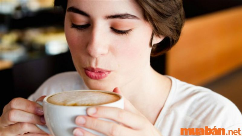 Sử dụng đồ uống chứa caffeine như cà phê