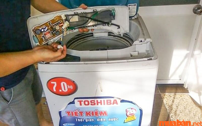 Máy giặt Toshiba báo lỗi E71 có thể do bị hỏng board mạch
