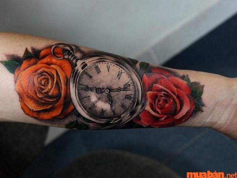 Hình xăm hoa hồng và đồng hồ