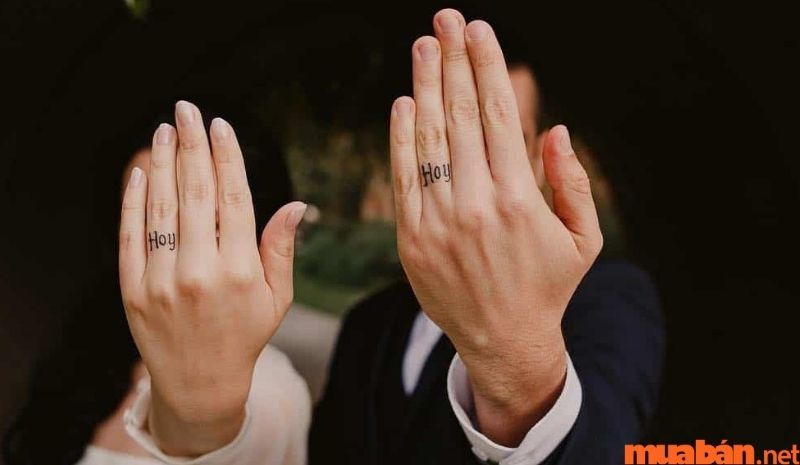 Hình xăm ngón tay ấn tượng dành cho các cặp đôi yêu nhau