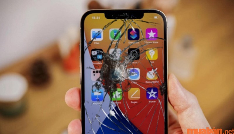 iPhone 11 Pro Max bị vỡ màn hình và giải pháp sửa chữa kịp thời.