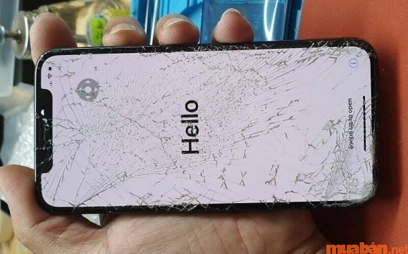 iPhone bị vỡ màn hình nhưng cảm ứng bình thường phải làm sao?