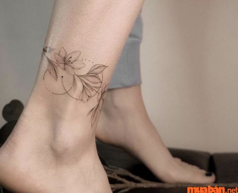 Hình xăm cổ chân nữ hình vòm hoa