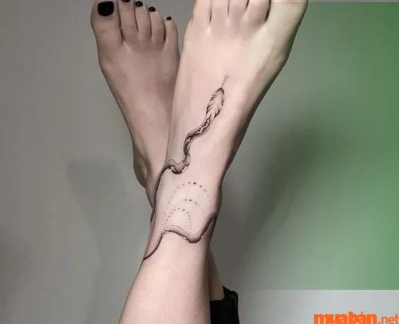 Hình xăm cổ chân nữ hình rắn