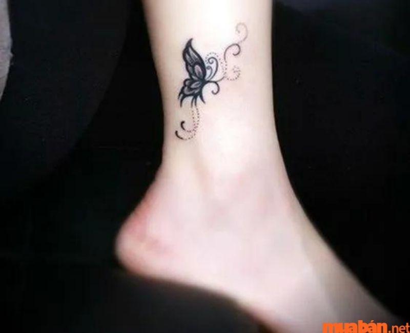 Hình xăm cổ chân nữ hình bướm