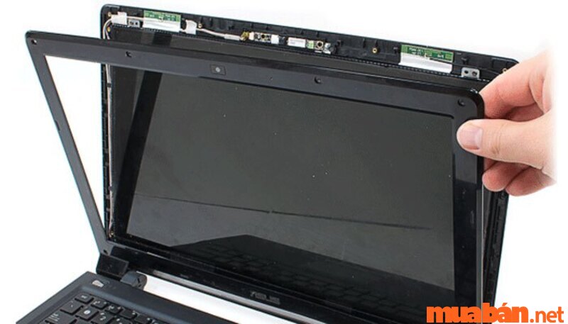 Màn hình laptop bị sọc do bể màn hình