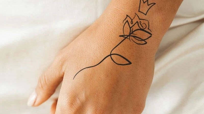 Hình xăm hoa hồng đẹp trên bàn tay cho nam và nữ