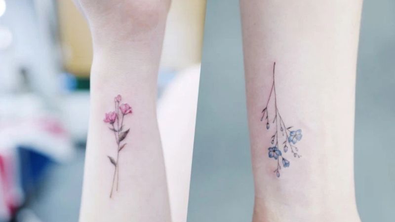Hình xăm bông hoa trên cổ tay