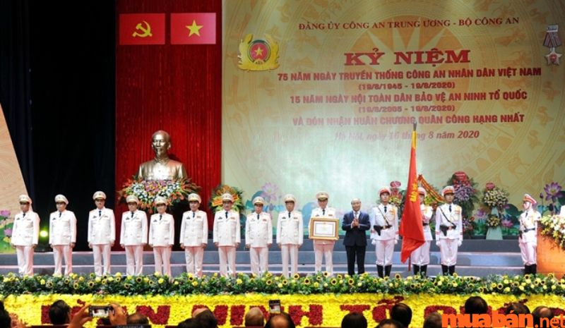 Tháng 8 sở hữu từng nào ngày - Ngày kỷ niệm truyền thống lịch sử lực lượng Công an Nhân dân Việt Nam