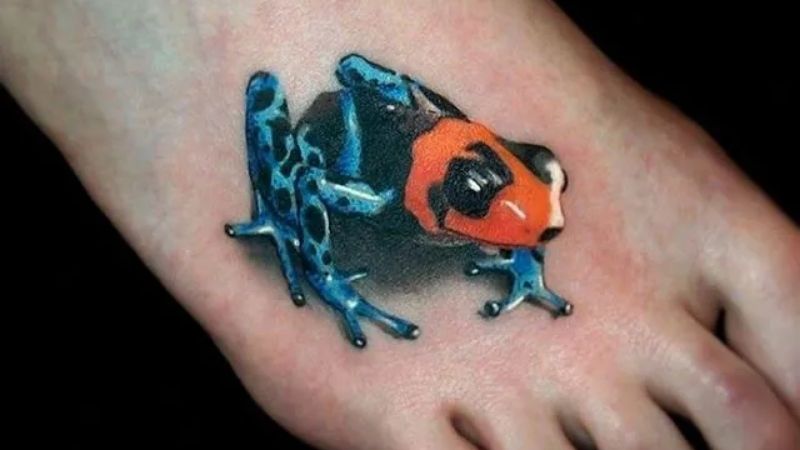 Hình xăm con ếch mini ở bàn chân