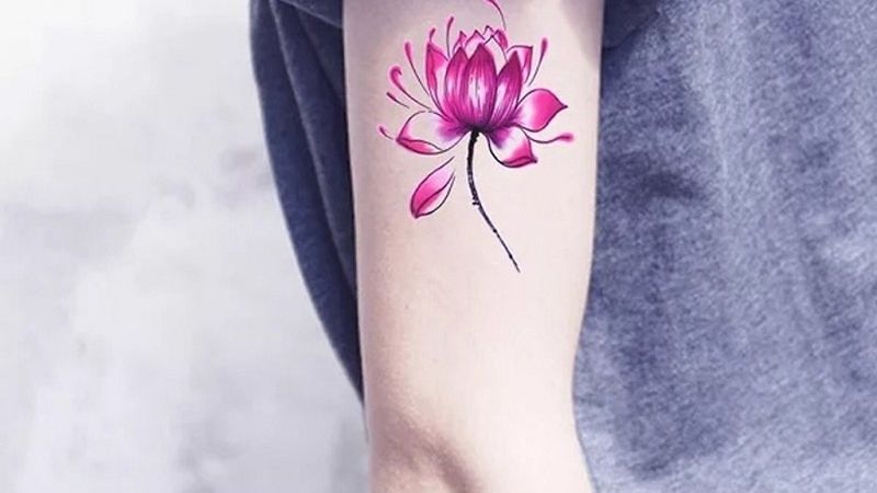 Hình xăm hoa sen ở cánh tay ý nghĩa