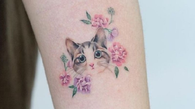Hình xăm con mèo cute trên cánh tay 