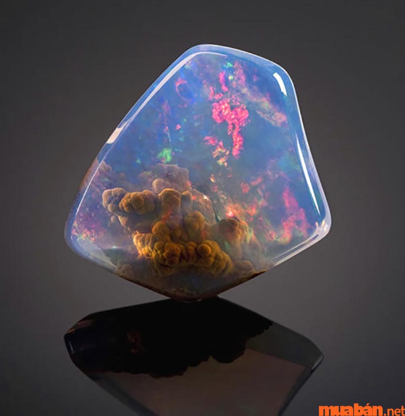Trưng bày Opal có thể mang lại may mắn và bình an cho gia đình