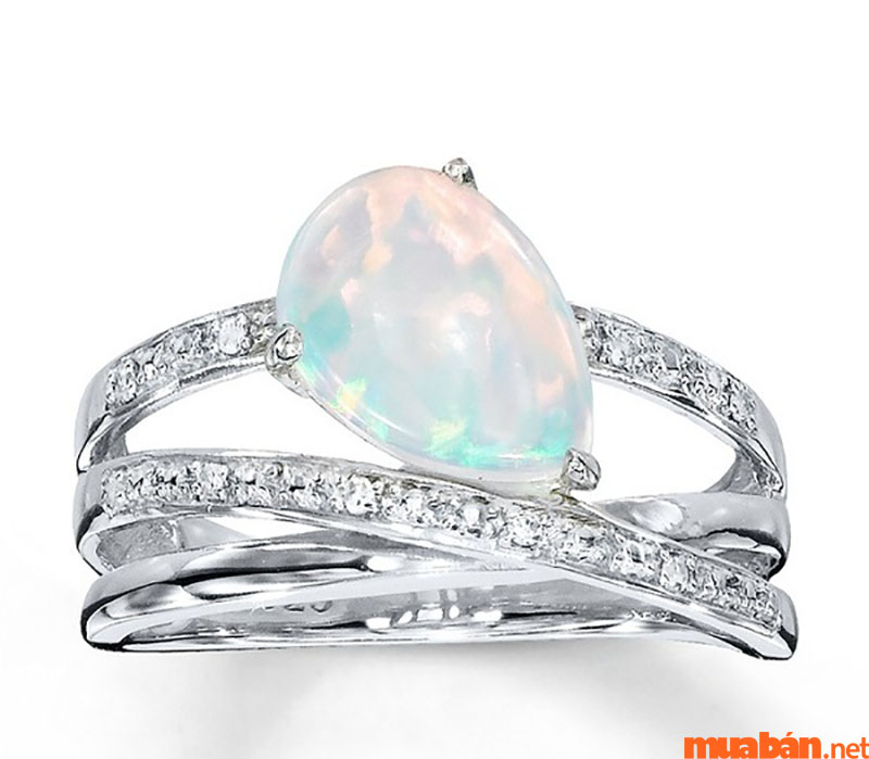 Nhẫn đá Opal trắng được thiết kế tinh xảo