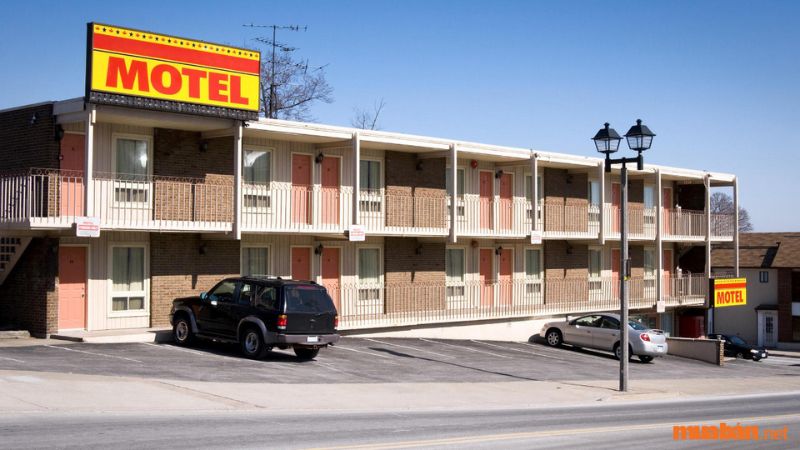 Motel thường nằm dọc các quốc lộ, gần các trạm xăng