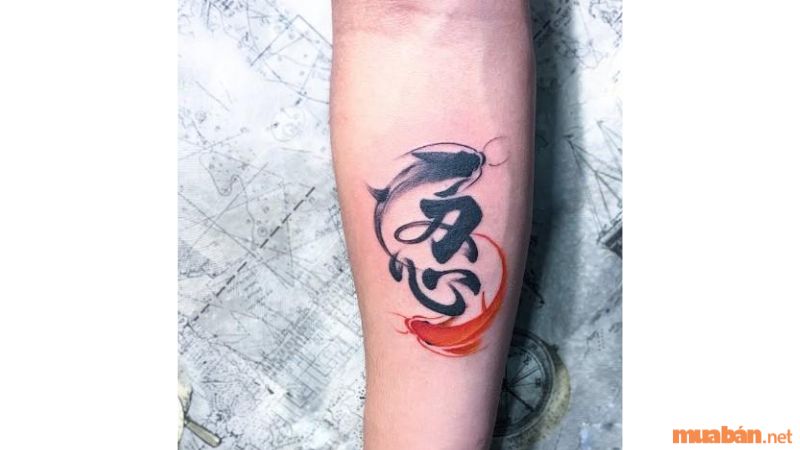 Hình tattoo chữ Nhẫn vô giờ đồng hồ Hán ở cánh tay