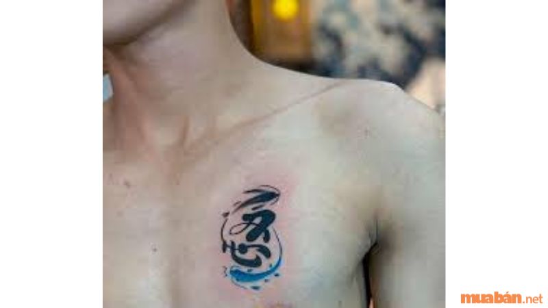 Tattoo chữ Nhẫn thư pháp Trung Quốc ở ngực