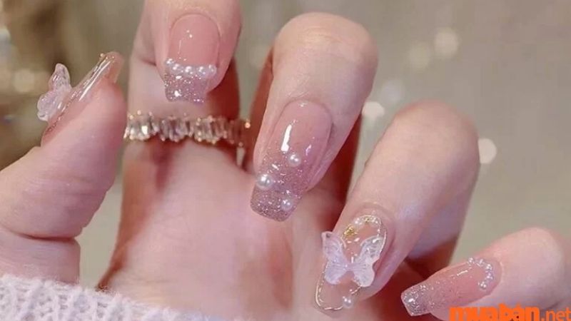 Mẫu nail đính đá đẹp đơn giản