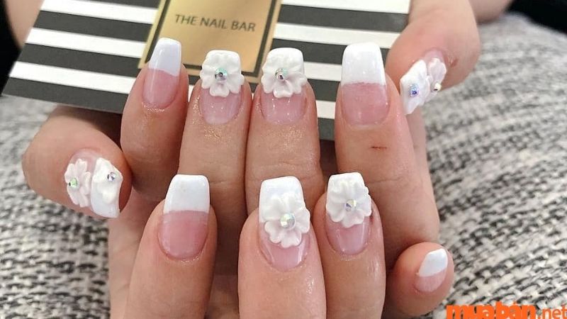 Mẫu nail đính đá đơn giản mà đẹp