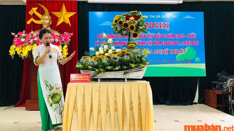 Cắm hoa 20/11 là một hoạt động tri ân thầy cô được tổ chức vào mỗi dịp ngày Nhà giáo Việt Nam