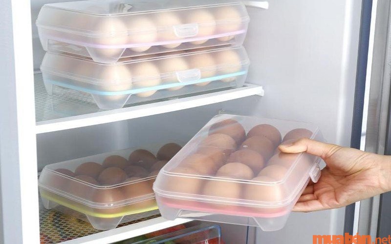 Thời gian bảo quản trứng khi lấy ra khỏi tủ lạnh là bao lâu?